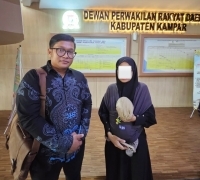 Istri SAH Oknum Guru  Di Kampar Angkat Bicara 