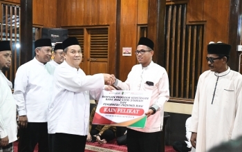 Safari Ramadan di Rohul, Plt Gubri Serahkan Bantuan CSR BRK Syariah